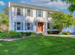 86 S Hankes Rd, Aurora, IL 60506