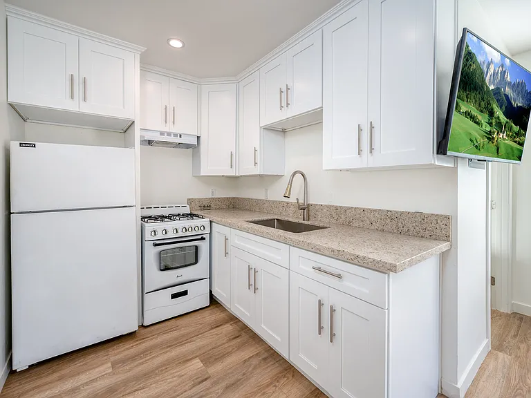 4725 1/2 W 18th St #2 — Photo 5
