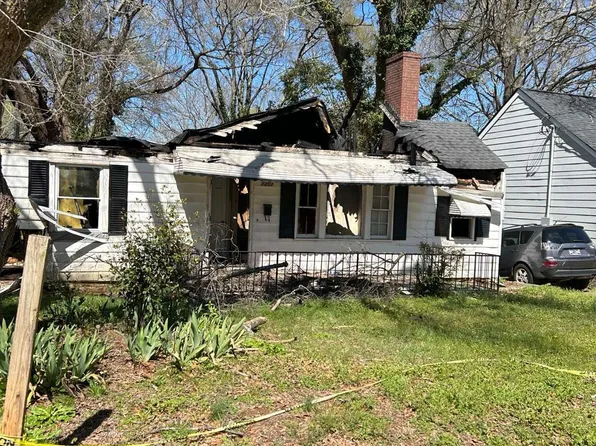 1253 Gus Thornhill Jr Dr, East Pt, GA 30344