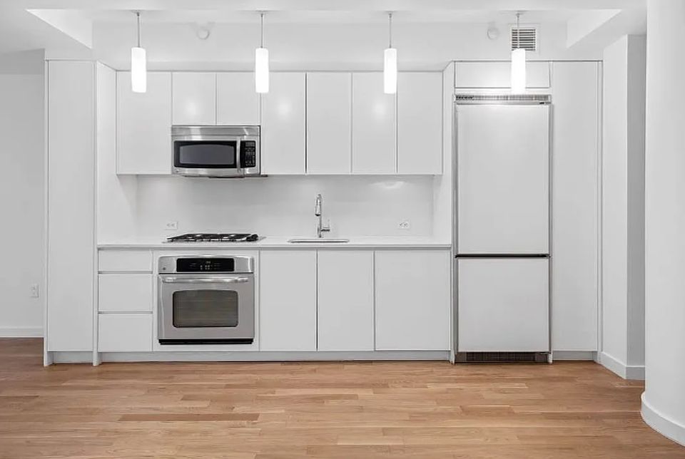 1st image of 90 William St APT 4D