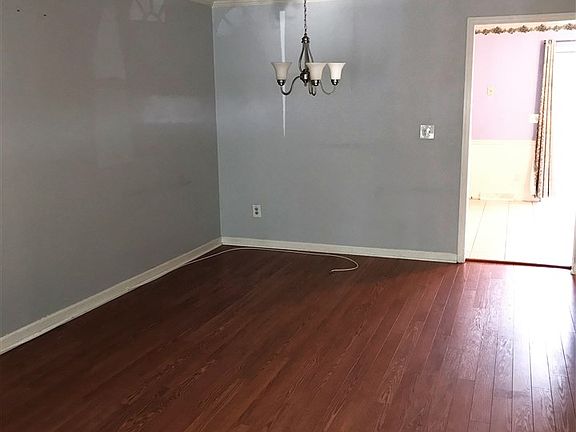 4th image of 153 Williamsburg Ct