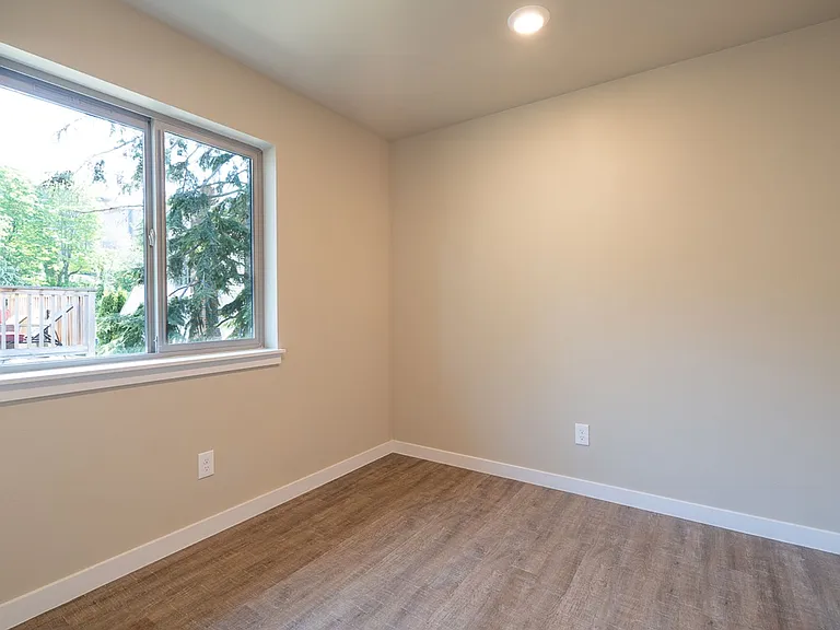 519 N Forest St — Photo 23
