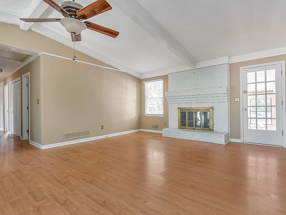 3rd image of 4051 Omra Dr NE
