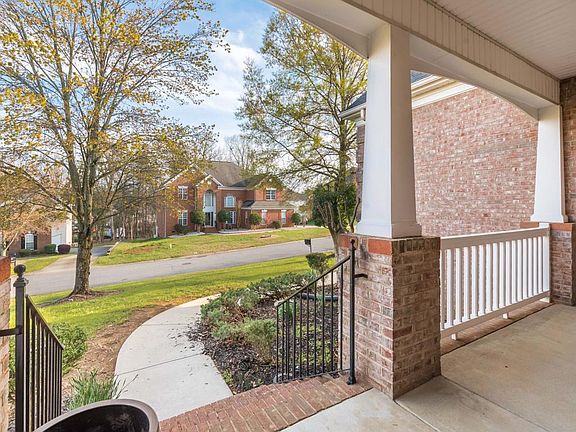 3rd image of 11415 Fountaingrove Dr