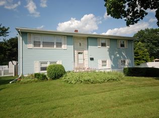 210 Lucia St, Middlesex, NJ 08846