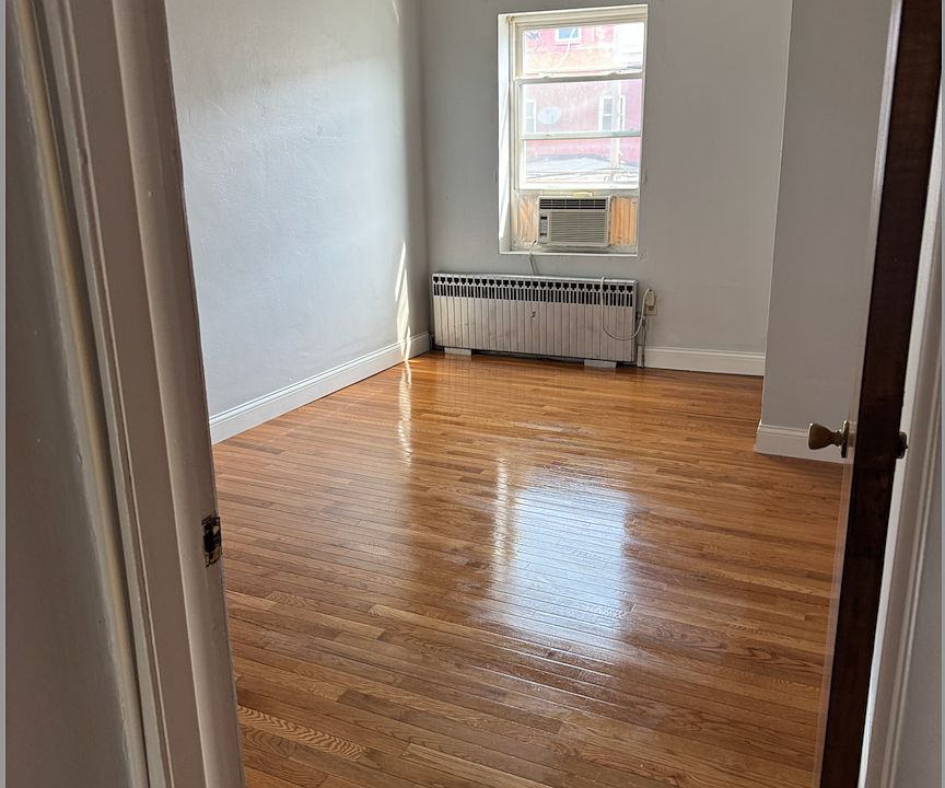 2nd image of 340 Atwood St #2