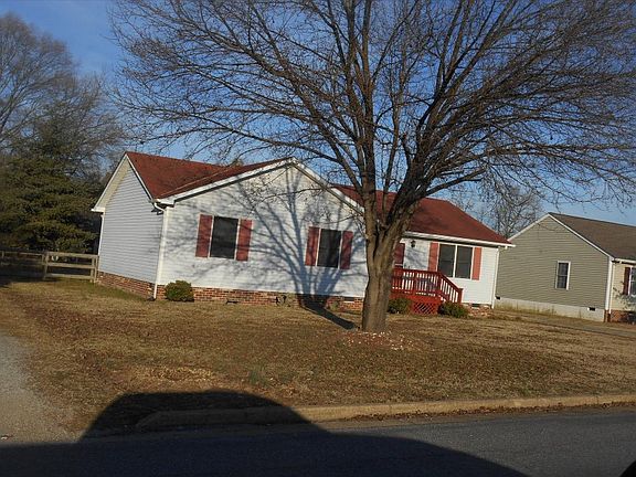 2nd image of 1406 Renee Ln