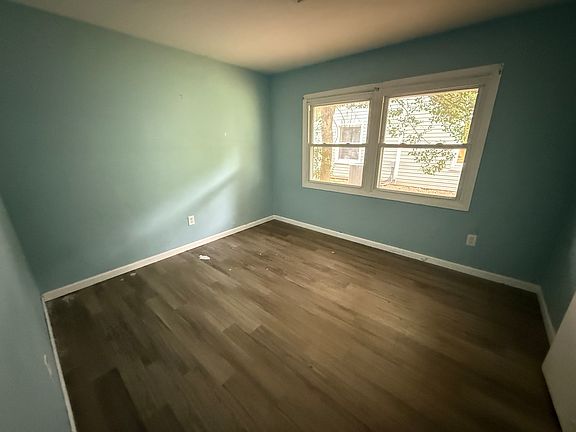 2nd image of 74 Melville Ln