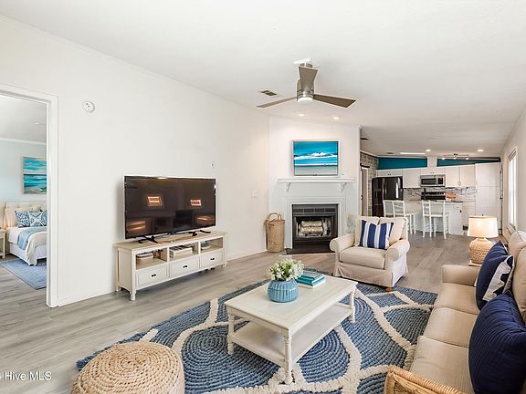 3rd image of 501 Deer Path