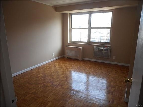 5th image of 11 Park Ave APT 4U