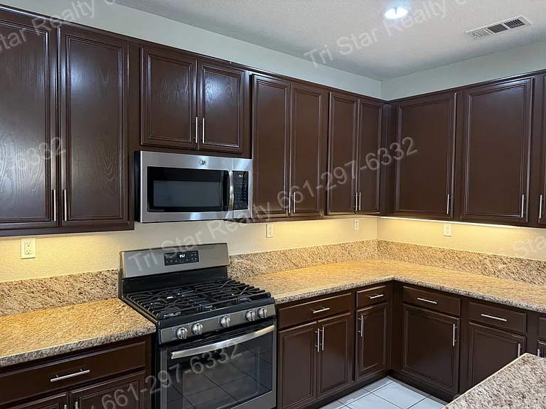 27350 Dearborn Dr — Photo 7