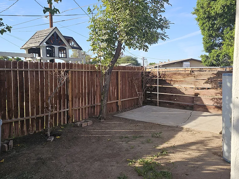 W C St — Photo 8