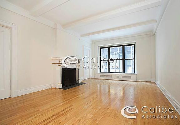 2nd image of 105 W 55th St APT 5A