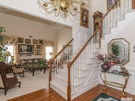 2nd image of 12 Lavender Ln