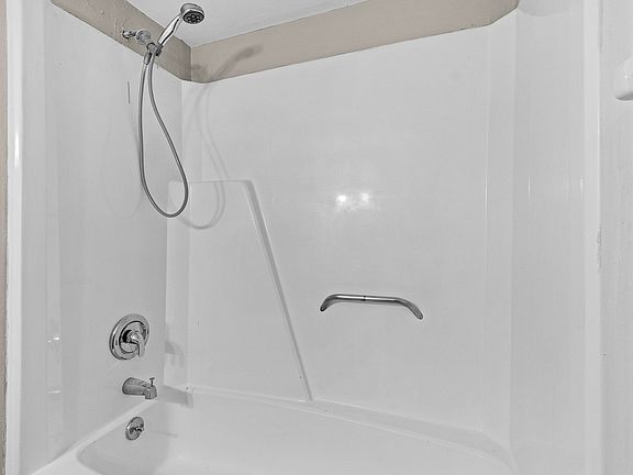 3rd image of 1917 Maravilla Ave #13