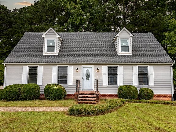 3rd image of 618 Forest Ln