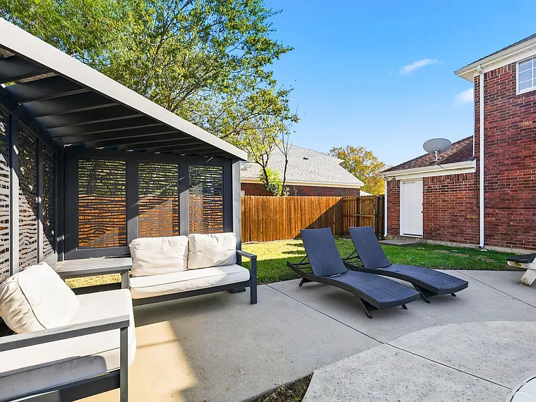 6440 Knoll Ridge Dr — Photo 37