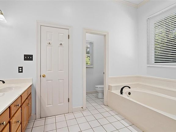 4th image of 604 Providence Estates Dr W