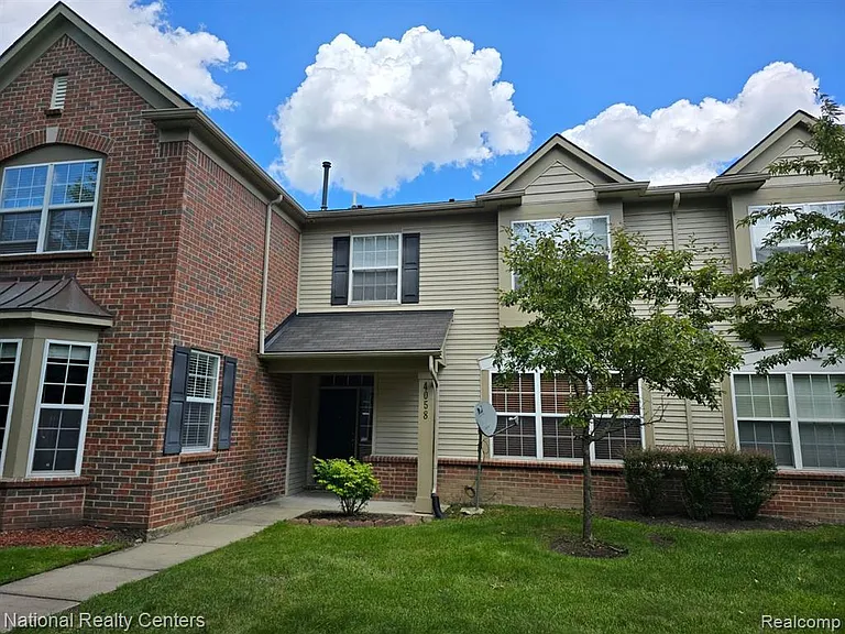 4058 Radcliff Dr — Photo 38