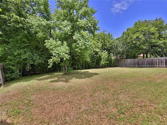 3rd image of 104 Barrhall Dr