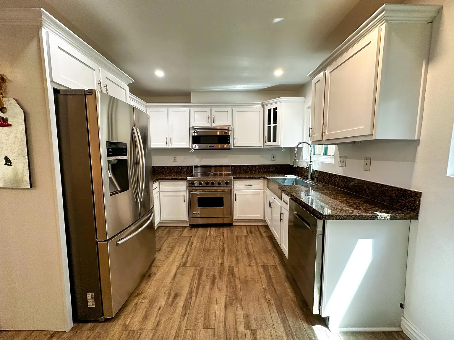 2 bed, 1.5 bath, 997 sqft, $2,950 — Photo 2