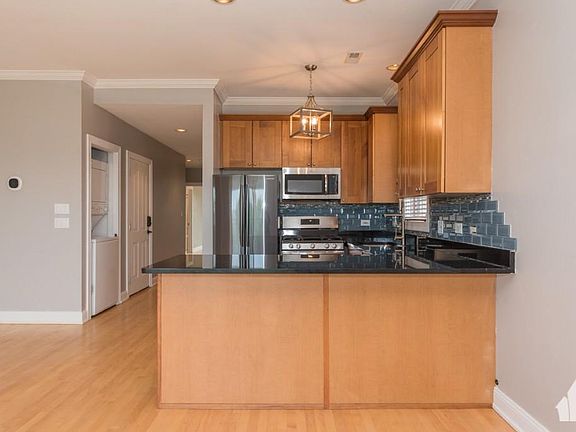 3rd image of 2521 W Congress Pkwy #3F