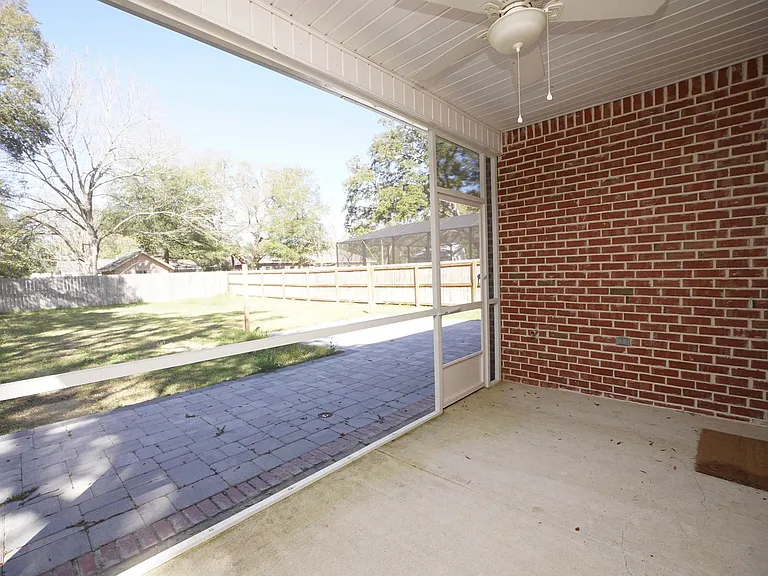 1568 Pine St — Photo 31