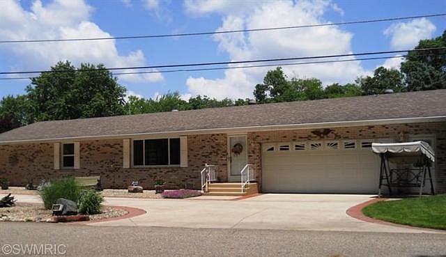 1st image of 62319 Lagoon Dr