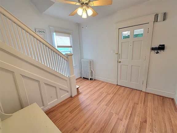 4th image of 372 Grand Ave
