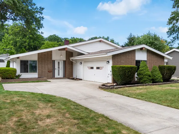 23938 Delmere Dr, North Olmsted, OH 44070