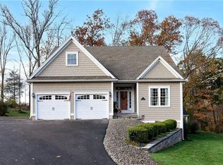 8 Crestview Dr #8, Middlefield, CT 06481