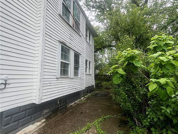 4th image of 4015 E 143rd St