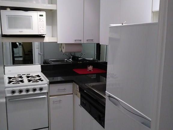 5th image of 211 E 53rd St APT 9M