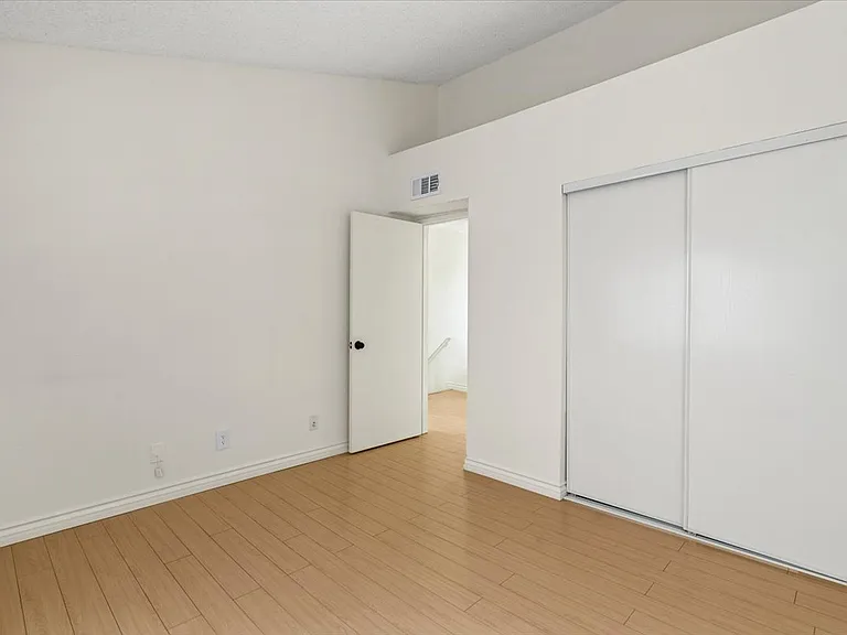 200 E Windsor Rd #1 — Photo 25