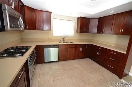 3rd image of 2459 Northmoor Dr