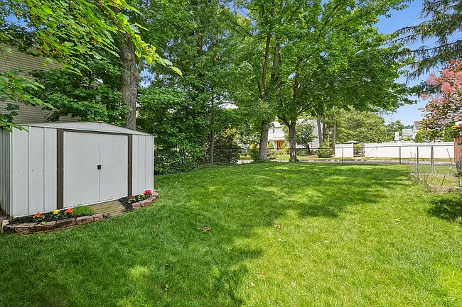 27 Edgewood Ave — Photo 14