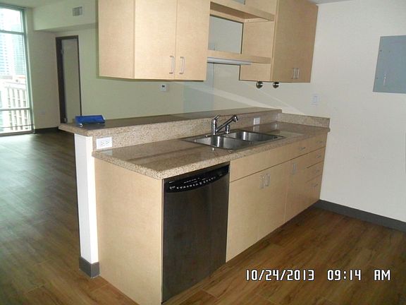 5th image of 425 W Beech St Unit 1554
