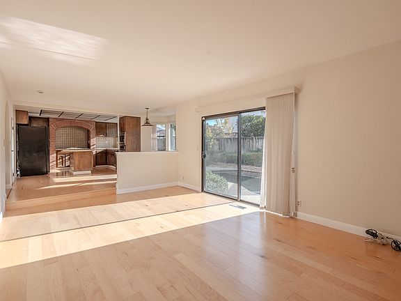 3rd image of 2778 Boncheff Dr