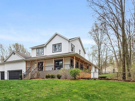 3rd image of 5441 Grand River Dr NE