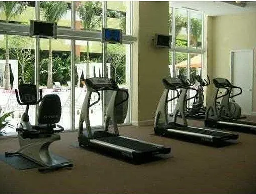 2 bed, 1200 sqft, $2,700 — Photo 4