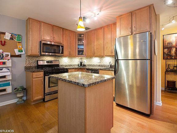 5th image of 867 Tree Ln APT 207