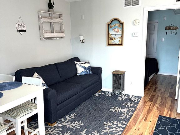 4th image of 405 Ocean Ave #304