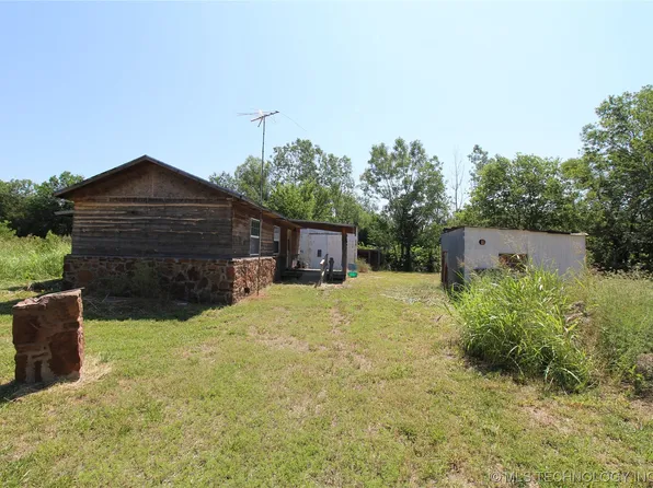 202 E Lucille Ave, Nowata, OK 74048