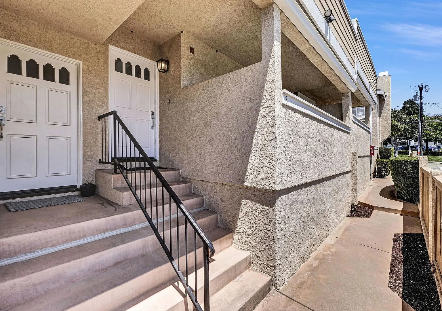Stunning Remodeled Townhome in Prime Location! — Photo 2