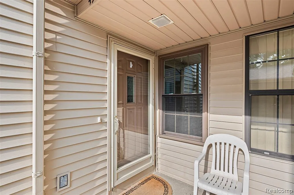 2 bed, 2.0 bath, 1300 sqft, $1,950 — Photo 2