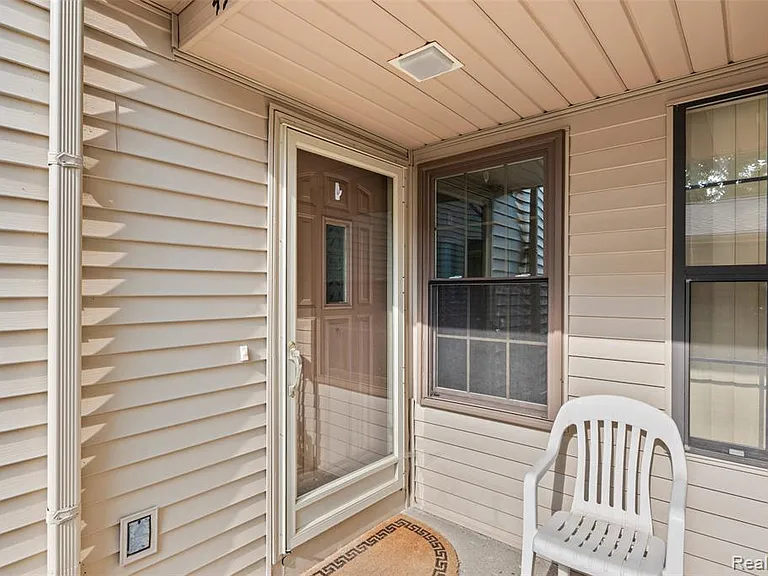 4911 Oak Hill Dr #3 — Photo 2