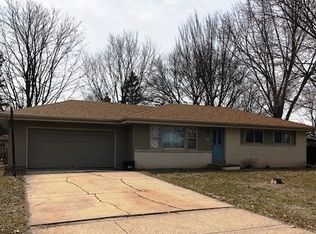 2019 Cedar Pointe Dr, Janesville, WI 53546