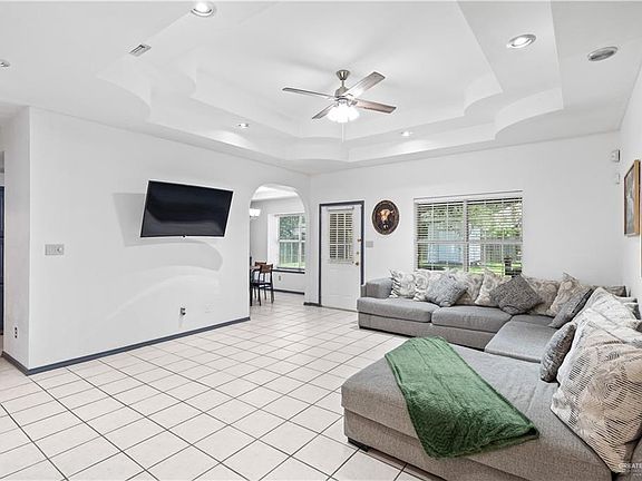 3rd image of 871 Quail Hollow Dr
