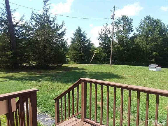 3rd image of 3106 White Oak Dr