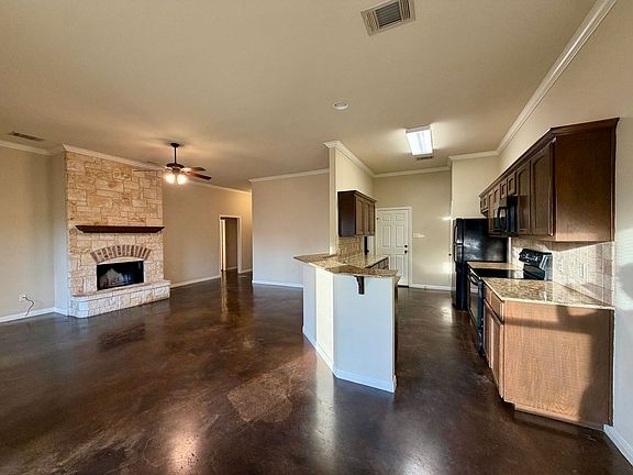 2nd image of 602 Park Ln